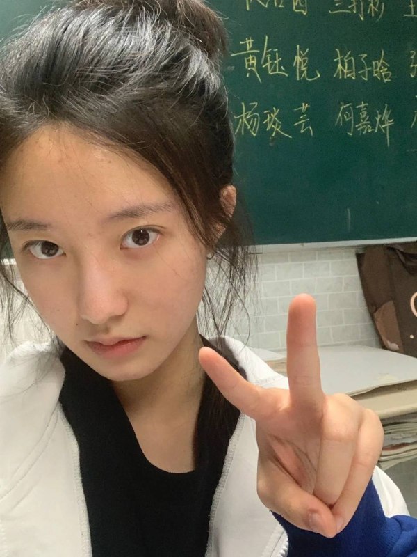 杨弈广州笑笑 硬5🦜兼职短开🪶清纯童颜 肤白腿细 性格温柔 初恋女友fell真实00年Height身高/168Weight体重/90Bust胸围/真胸D