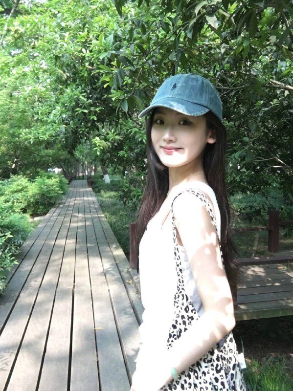 图图🏠广州💕🎏广州真实学生.🧚‍♀️身高：净172cm·🧚‍♀️年龄:   真实07·🧚‍♀️罩杯:   C无任何纹身 全身无整·🧚‍♀️皮‎肤‎雪 白  性格温柔·🧚‍♀️声音甜美 不催事·🧚‍♀️人照🈚️差距、支持验证