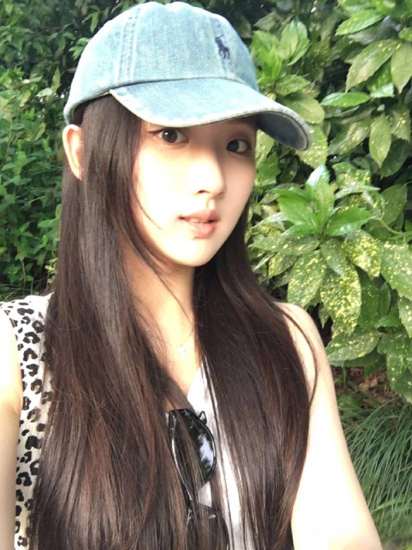 图图🏠广州💕🎏广州真实学生.🧚‍♀️身高：净172cm·🧚‍♀️年龄:   真实07·🧚‍♀️罩杯:   C无任何纹身 全身无整·🧚‍♀️皮‎肤‎雪 白  性格温柔·🧚‍♀️声音甜美 不催事·🧚‍♀️人照🈚️差距、支持验证