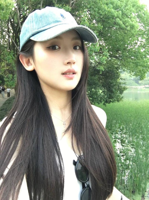 图图🏠广州💕🎏广州真实学生.🧚‍♀️身高：净172cm·🧚‍♀️年龄:   真实07·🧚‍♀️罩杯:   C无任何纹身 全身无整·🧚‍♀️皮‎肤‎雪 白  性格温柔·🧚‍♀️声音甜美 不催事·🧚‍♀️人照🈚️差距、支持验证