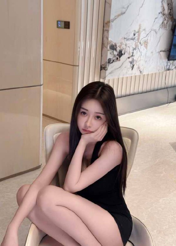 杨弈广州纯欲短期兼职高白纯青青🪭身高/168，胸围/D，年龄/04🪭五官精致，声音甜美🪭情商高，配合度高🪭皮肤白皙，温柔不事🪭服务意识强 ，女友体验感