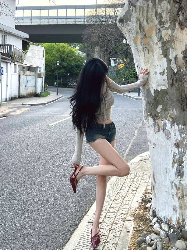 广州 蓝白白🏡佩奇🦜💎𝙏𝙝𝙖𝙣𝙠 𝙮𝙤𝙪 •𝘽𝙤𝙨𝙨💎·173 天然𝑬 神仙颜值 洋气大牌· 日常健身 全身紧实 超长🦵• 牛奶雪白肌• 脾气超好待k如男友#硬5
