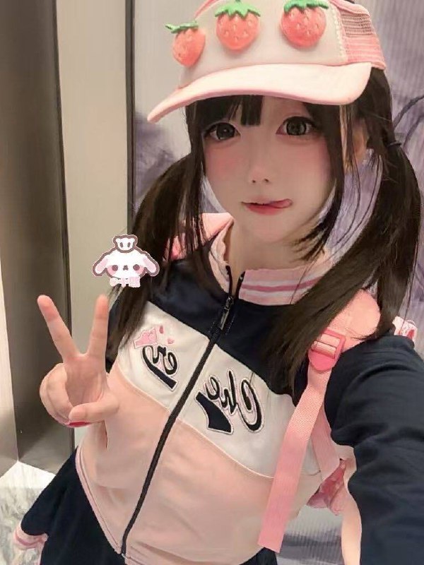 广州 蓝白白🏡小熙07 170🐻c网红白虎款萝莉+真实网红粉丝10万➕天然无整  现实小绵羊🛏️似小狼声音超甜  让您男友感体验爆棚雪白肌肤 凹凸有致 完美身材会聊天待客如男友   不催不事 高情商女
