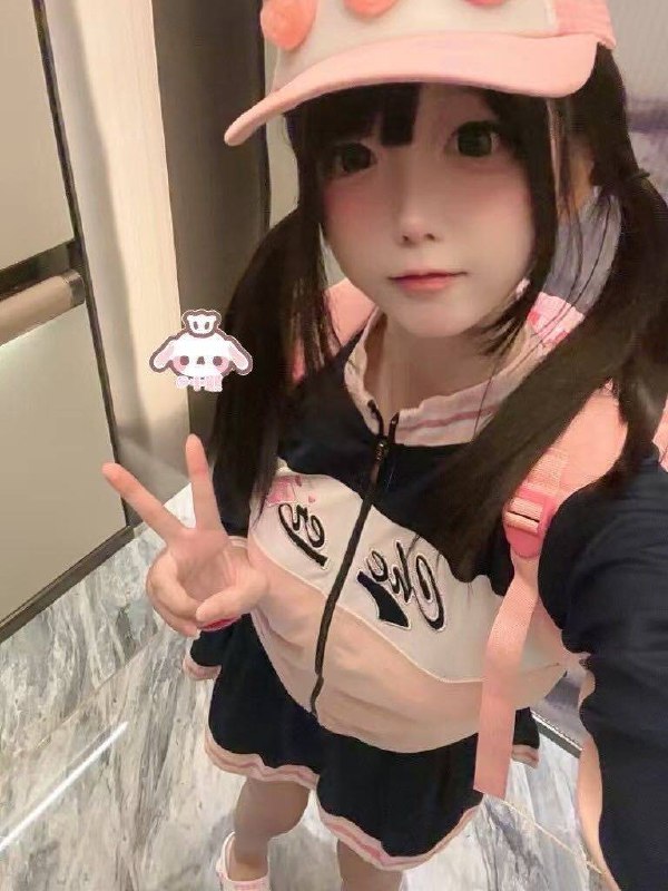 广州 蓝白白🏡小熙07 170🐻c网红白虎款萝莉+真实网红粉丝10万➕天然无整  现实小绵羊🛏️似小狼声音超甜  让您男友感体验爆棚雪白肌肤 凹凸有致 完美身材会聊天待客如男友   不催不事 高情商女