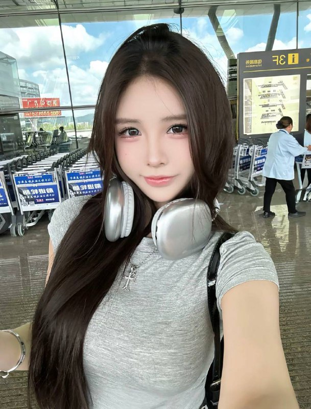 广州阿宝🏠05年台湾美术系校花台湾美术在校生首开纯天然妈生脸 可纯可欲五官精致 0整容0微调  皮肤白皙吹弹可破170 E 真实漫画🐻气质出挑#台湾