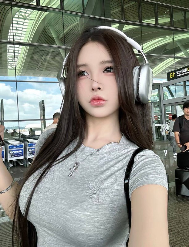 广州阿宝🏠05年台湾美术系校花台湾美术在校生首开纯天然妈生脸 可纯可欲五官精致 0整容0微调  皮肤白皙吹弹可破170 E 真实漫画🐻气质出挑#台湾