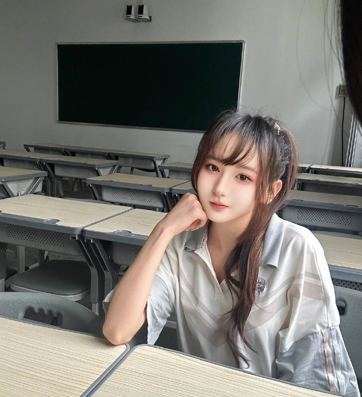 #广州哈森🏠真实06年白🐯学生新人兼职🎀全天然0整无纹身脾气好事少🎀身高160c 可轻松抱起来doi🎀初恋女友感觉小巧玲珑类型🎀一线天馒头穴超级紧致粉嫩🉑69蛇纹双✈️🉑接受SM调教#06#白🐯#依依