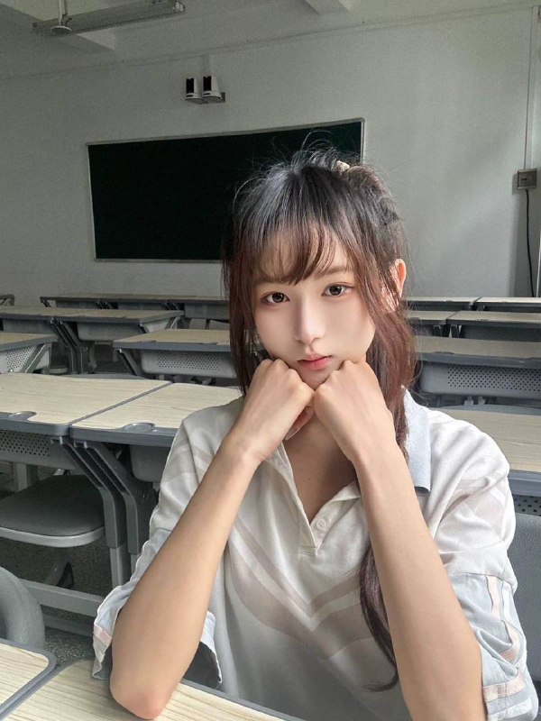 #广州哈森🏠真实06年白🐯学生新人兼职🎀全天然0整无纹身脾气好事少🎀身高160c 可轻松抱起来doi🎀初恋女友感觉小巧玲珑类型🎀一线天馒头穴超级紧致粉嫩🉑69蛇纹双✈️🉑接受SM调教#06#白🐯#依依
