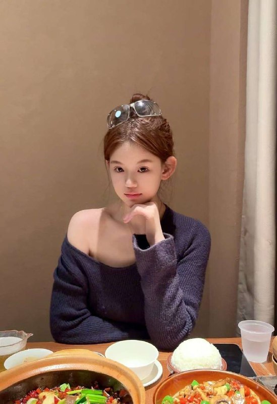 广州哈森🏠纯欲少女  kivi酱 近3远5净身高173 皮肤雪白透亮 肤如凝脂情绪价值拉满 温柔体贴无整妈生脸02年天然D＋胸型完美饱满挺拔#kivi
