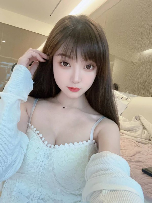 广州 蓝白白🏡伊伊165🐻D 02年清纯小女友 丝毫不风尘细皮嫩肉 娇小玲珑 活泼开朗 温柔体贴可爱乖巧懂事 冰清玉洁 一次牵手 回味无穷我希望我不是被选择 而是被热爱👩‍❤️‍💋‍👨遇见的都是天意 拥有的都是幸运