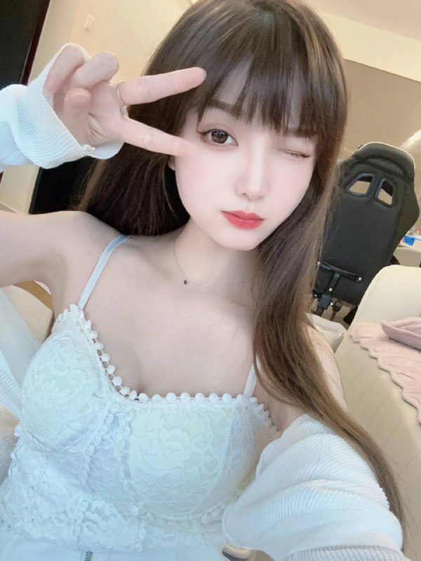 广州 蓝白白🏡伊伊165🐻D 02年清纯小女友 丝毫不风尘细皮嫩肉 娇小玲珑 活泼开朗 温柔体贴可爱乖巧懂事 冰清玉洁 一次牵手 回味无穷我希望我不是被选择 而是被热爱👩‍❤️‍💋‍👨遇见的都是天意 拥有的都是幸运
