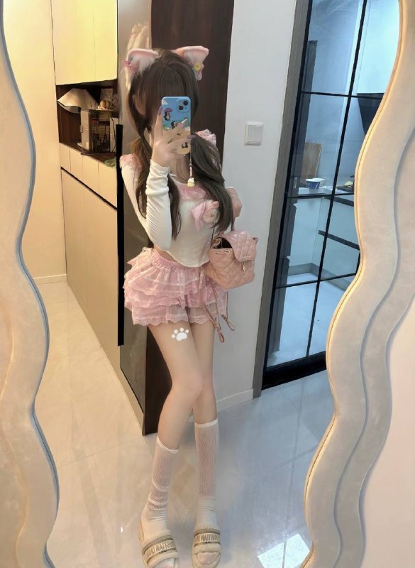 广州阿宝🏠小南無纹身·南方女孩08年 高三党素颜见人娇小可爱的身材160D萝莉欲纯系(偶尔兼职)·一字肩A4腰筷子腿马甲线·蜜桃臀腰上没一点赘肉没有华丽的艺术照只有真实生活自拍婴儿肥的甜美小圆脸0整容随意揉捏可验有学生证年纪小不能代开珀不能登记 请理解自带丝袜 让哥哥体验撕裂快感~我的声音又甜又脆让哥哥欲罢不能#小南
