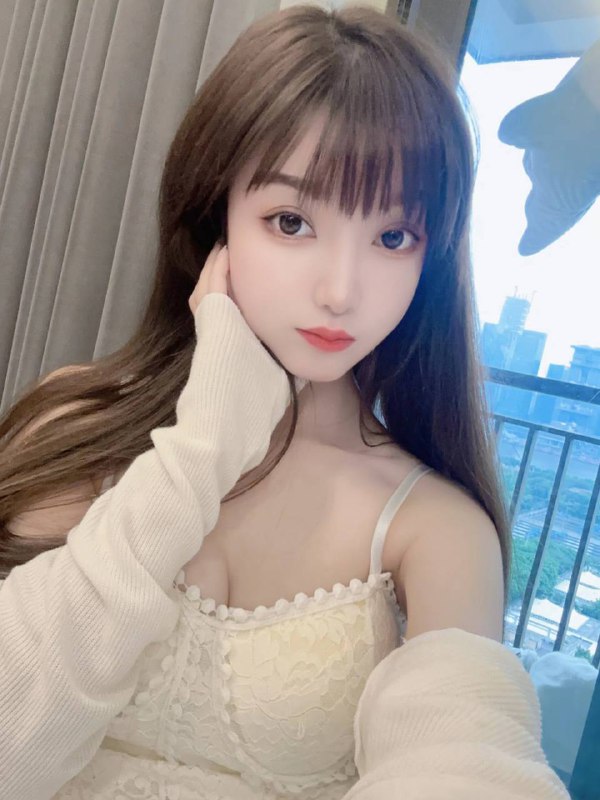 广州 蓝白白🏡伊伊165🐻D 02年清纯小女友 丝毫不风尘细皮嫩肉 娇小玲珑 活泼开朗 温柔体贴可爱乖巧懂事 冰清玉洁 一次牵手 回味无穷我希望我不是被选择 而是被热爱👩‍❤️‍💋‍👨遇见的都是天意 拥有的都是幸运