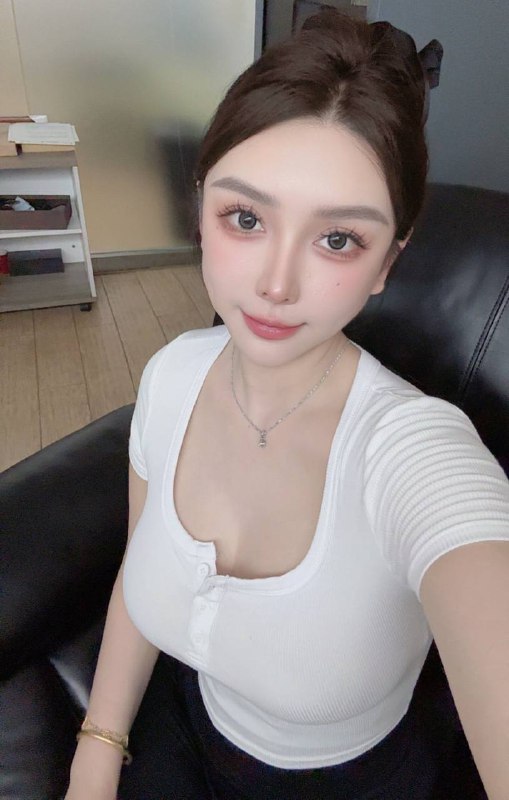 广州卡人🏠💛💛💛混血大蜜🍑体验不一样的异国风情海拔168cm 体重98斤🐻C外表火辣 内心温柔 喜欢健身完美S型身材🍑臀 真人真照🉑验Fw好 情商高🉑酒✌️#混血#大米#御姐