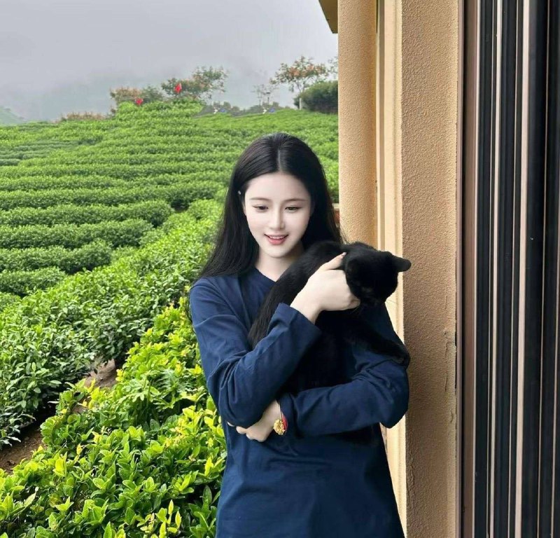 广州卡人🏠💛💛💛喜宝❤️人首开-极品纯欲全脸无整，身高172c，胸围C＋02年出生  体重50kg 内蒙女孩 无纹身极品s形身材  全身雪白  敏感体质配合高度  超级女友感#喜宝#无纹身#无整容#白小纯