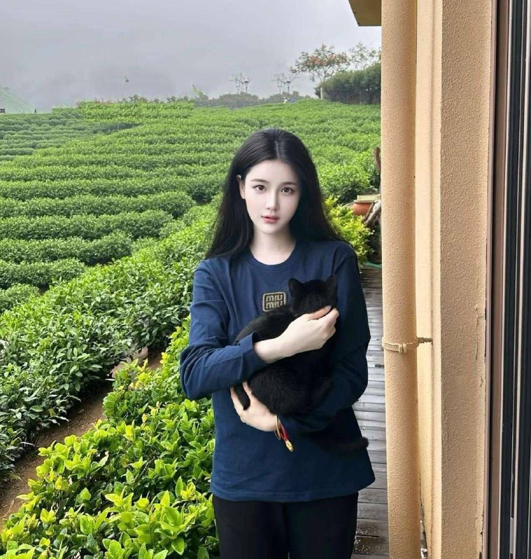 广州卡人🏠💛💛💛喜宝❤️人首开-极品纯欲全脸无整，身高172c，胸围C＋02年出生  体重50kg 内蒙女孩 无纹身极品s形身材  全身雪白  敏感体质配合高度  超级女友感#喜宝#无纹身#无整容#白小纯