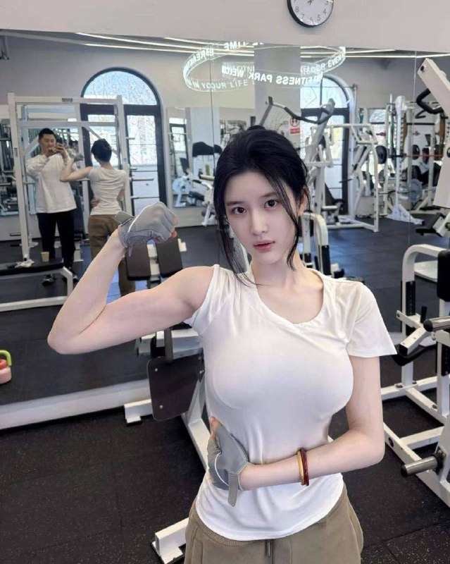 广州卡人🏠💛💛💛喜宝❤️人首开-极品纯欲全脸无整，身高172c，胸围C＋02年出生  体重50kg 内蒙女孩 无纹身极品s形身材  全身雪白  敏感体质配合高度  超级女友感#喜宝#无纹身#无整容#白小纯