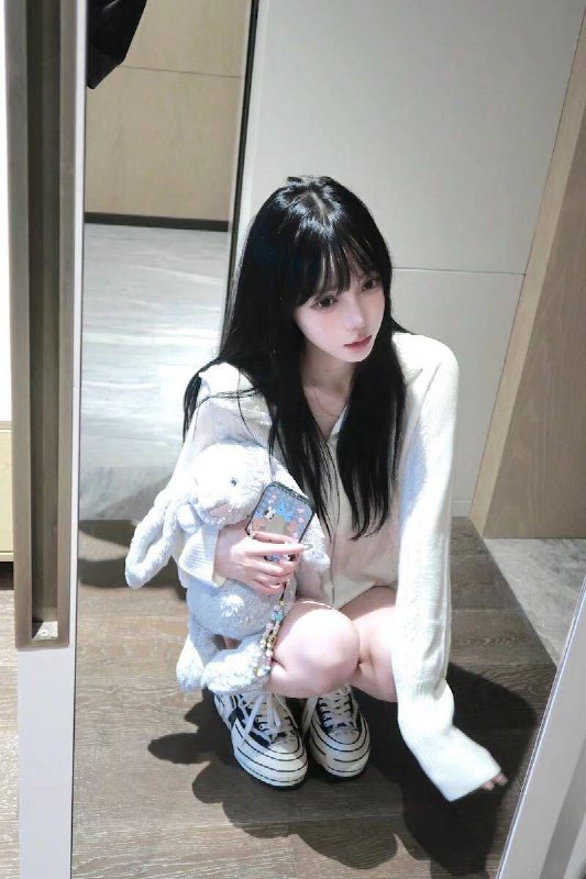 广州萧升🏠🍒🇯🇵留学生   ·  有🪪🍒🦜🧢𝟏𝟕5 D 00年 关键词条·甜美女友感清纯洋气 学生兼职 气质初恋  女友感 双商高*韩系甜美 自然精致 纯欲 天然无整*极品小蛮腰 校花级别颜值 皮肤丝滑水嫩 五官精致*🧚‍♂️我借着下课看风景的名义，偷偷看你♥️#天河区#兼职#硬5#t140