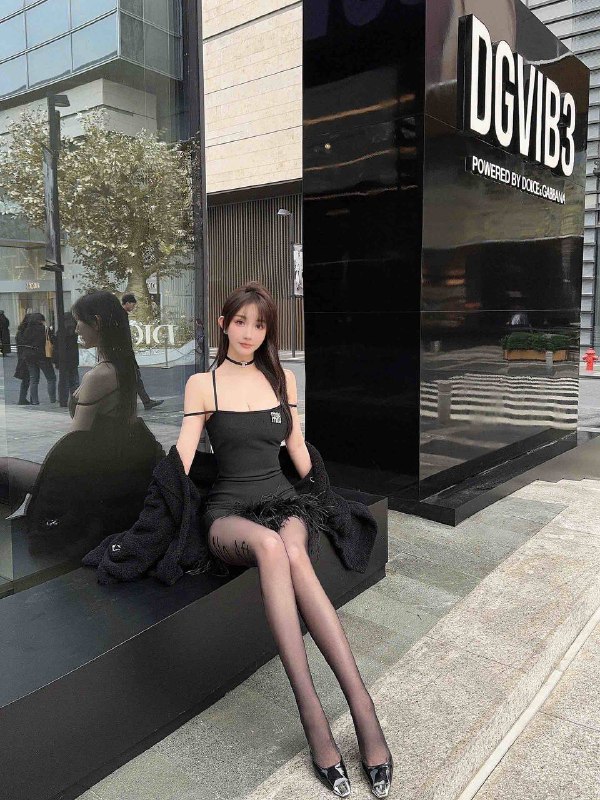 戳戳❤️广州林小亿上师大应届生，播音主持专业Stature: 172body weight:49Mind: D﻿全身嫩白、身材苗条、下体粉嫩﻿服务认真、不事不催、极好调教﻿真人真照、随意验证纯纯女友 初恋的感觉温柔大方 性格活泼开朗真实0整，0风尘感小白初⬇️水兼职付费项目：轻中度sm，毒龙，颜射，吞精，多p，女同#广州#林小亿#sm