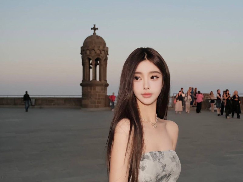 广州🏡周依身高: 170🐻d  体重95御姐类型（喜欢学生款勿选）●筷子/腿大牌气质性感●热情开朗有耐心不催高素质爱好健身瑜伽短期兼职，期待和你相遇💕