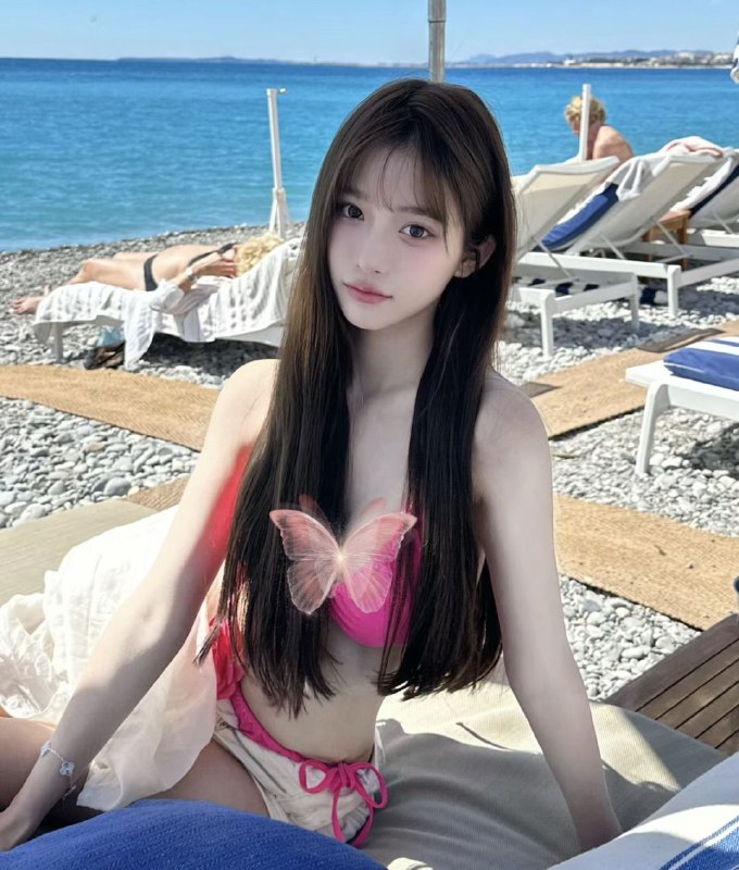 广州05本帮菜兮兮1真实05在读  白小纯广东人 会粤语 在校大学生清纯甜美 温柔型全身无整容甜美少女う小清新 性格nice168 36C 白瘦幼 合法少女俏皮无辜小鹿眼 干净透亮肌体重 86穿着洋气 素颜