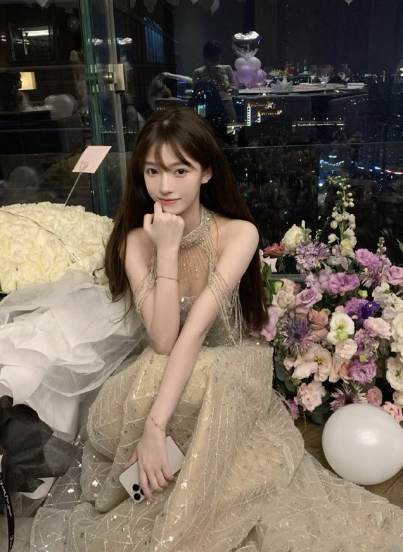 广州05本帮菜兮兮1真实05在读  白小纯广东人 会粤语 在校大学生清纯甜美 温柔型全身无整容甜美少女う小清新 性格nice168 36C 白瘦幼 合法少女俏皮无辜小鹿眼 干净透亮肌体重 86穿着洋气 素颜