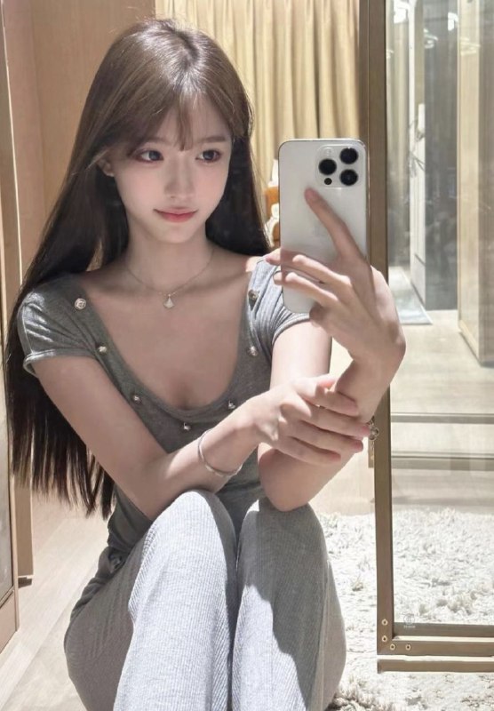 广州05本帮菜兮兮1真实05在读  白小纯广东人 会粤语 在校大学生清纯甜美 温柔型全身无整容甜美少女う小清新 性格nice168 36C 白瘦幼 合法少女俏皮无辜小鹿眼 干净透亮肌体重 86穿着洋气 素颜