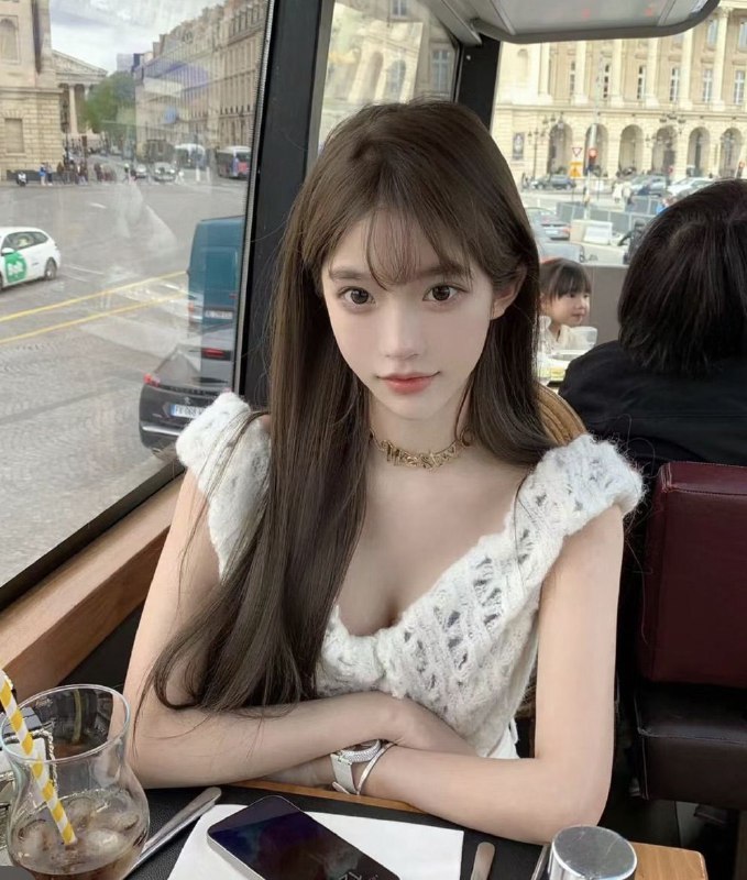 广州05本帮菜兮兮1真实05在读  白小纯广东人 会粤语 在校大学生清纯甜美 温柔型全身无整容甜美少女う小清新 性格nice168 36C 白瘦幼 合法少女俏皮无辜小鹿眼 干净透亮肌体重 86穿着洋气 素颜