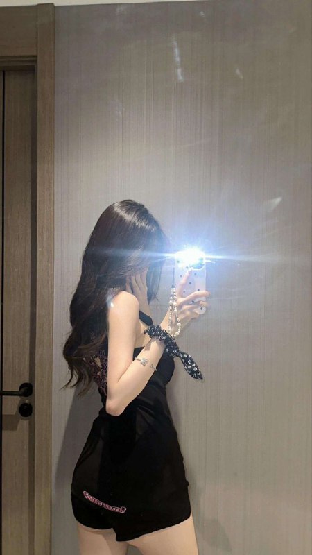 广州🌹新人🦜硬5身高172 极品小白纯🉑️纯🉑️欲05年~ 甜美可人小仙女A 4腰 筷子腿，天然无整，真🐻36D配合高    前凸后翘 ，肤白嫩滑。在校生，短期兼职。遇见就是缘分 。皮肤超白粉嫩 配合度高硬5欣