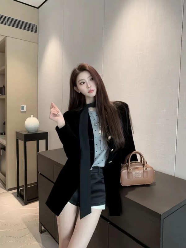 广州阿宝🏡俊贤3偏瘦😘身高170   胸C   04年😘兼职模特  拥有高挑曼妙的身材精致的面容  细长的腿  樱桃小嘴小腹无熬肉 上下粉嫩  明亮的大眼不抽烟  不喝酒  全身无整天然内饰😘由于刚接触这个行业  只接素质课以下照片纯相机拍摄无p图修改😘服务超级温柔   纯御类型