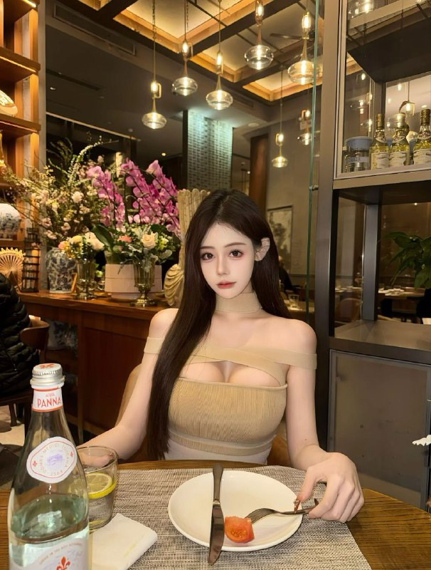 广州尤娜家3外5170/D 02年（高素质纯圈外兼职 不常🎬纯天然真胸 真胸 真胸！！！极品纯御类型气质大牌 全身雪白 高级脸高学历 高情商 只接素质❣️粤语 同城🉑️見