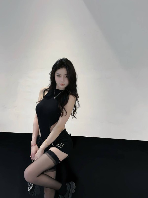 广州🏠💛💛💛穿搭博主  玲珑张柏芝同款零整骨相美人 港风气质 兼职在线身高168🐻C 85斤 02年某平台穿搭博主 穿搭风格百变可纯可欲 洋气十足 身材比例超好👍性格活泼热情❤️‍不尬场🔥好评多多 服务配合满分💯常年健身 马甲线清晰 瘦而不柴🍑臀部翘弹🉑蛇纹69🉑轻s/m🉑cos修女🉑情趣丝袜高跟鞋道具齐全玲珑无整容御姐