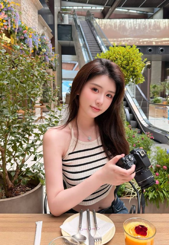 广州🌹新人首次🎬170𝗰𝗺 •🐻𝗗网红博主 高级气质 ·極致身材 緊緻肌膚气质体态完美 谈吐大方得体高学历 洋气五官精致洋气少女｜性感御姐（喜欢学生/萝莉的勿选）情趣制服 体验满分𝖘𝖊𝒙周末