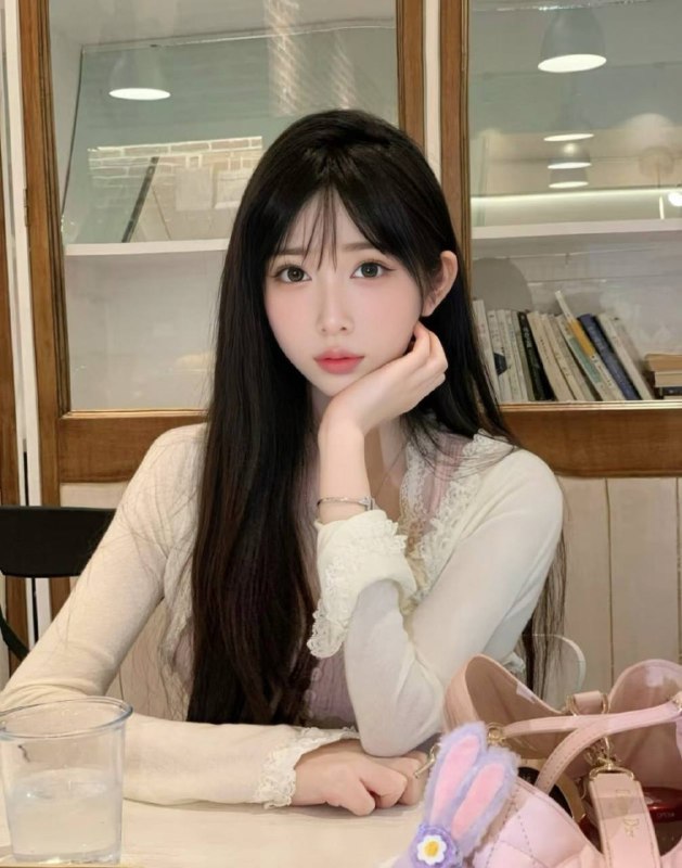 广州🏠❤️人月亮🌙170D  05年 皮肤白 一个🉑不认识月亮