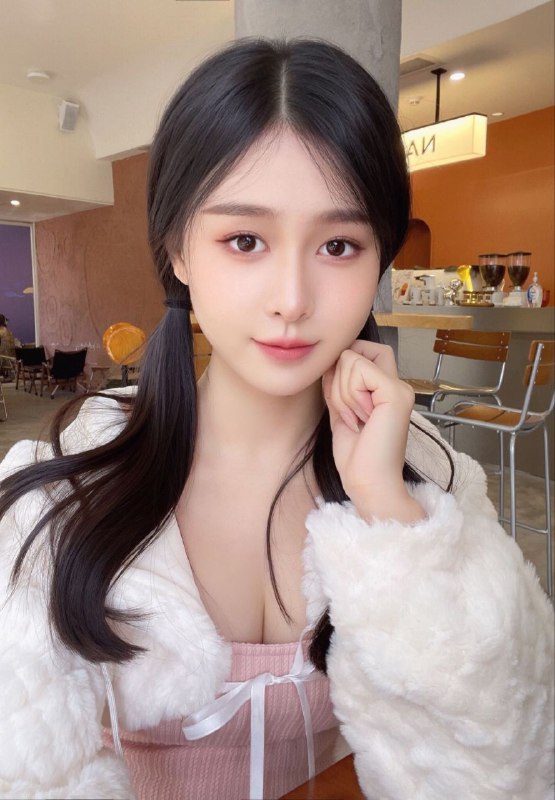 广州🏠💛💛💛04萝莉可69舌吻。兼职，90斤，没有整容，没有纹身，不抽烟🐻D，168cm外萌内sao敏感;多特色:一线天馒头b会夹会动 把哥哥夹2零整容妈生脸 身上无疤痕纯课外兼职萝莉bxc甜甜