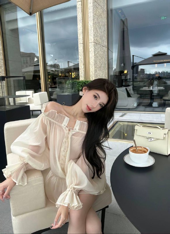 广州 初音🏠硬5↑洋气网红 抖音二十多万粉丝 可面登• 𝐇𝐞𝐢𝐠𝐡𝐭身高/170• 𝐖𝐞𝐢𝐠𝐡𝐭体重/90• 𝐁𝐮𝐬𝐭胸围/🐻D• 𝐀𝐠𝐞年龄/ 02活泼开朗 初恋女友feel🥢🦵🏻A4腰 马甲线雪白肌肤 温柔乖巧🍑蜜桃臀 服务周到想做你的猫系女友 即使只是短暂拥有👩‍❤️‍👨