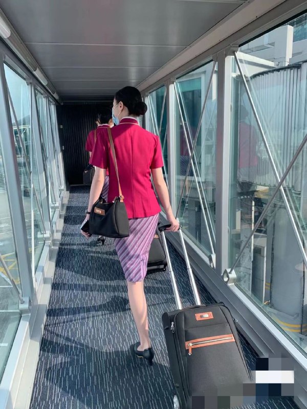 广州🏠173D真实在飞南航空姐  性格温柔体贴服务态度真诚 身材比例完美大长腿 江苏小姐姐期待与你相遇七宝