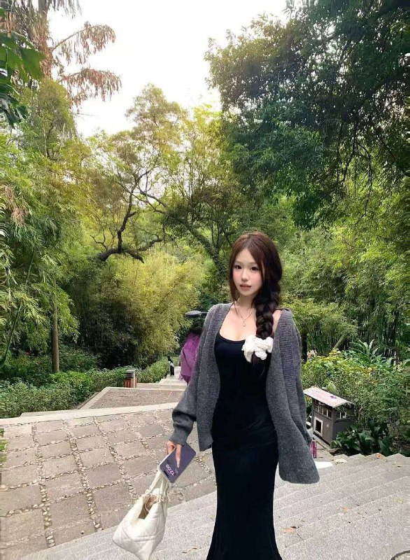 广州家茜茜⭐20岁，在校理工学院学生，有学生证，比较洋气，无丝毫风尘气，情绪输出C位👻⭐裸足163cm，🉑用尺量，🥢大长腿，完美腰臀比，腿控丝袜控男士福音，口🔥一流⭐全身零整，不烟不酒，，可69，可🐍，🈲WT，🈲药，🈲桩机，🈲外国人，接高素质课人喔Height:163cm    Weight:45kgBust:天然C        Age:20理工