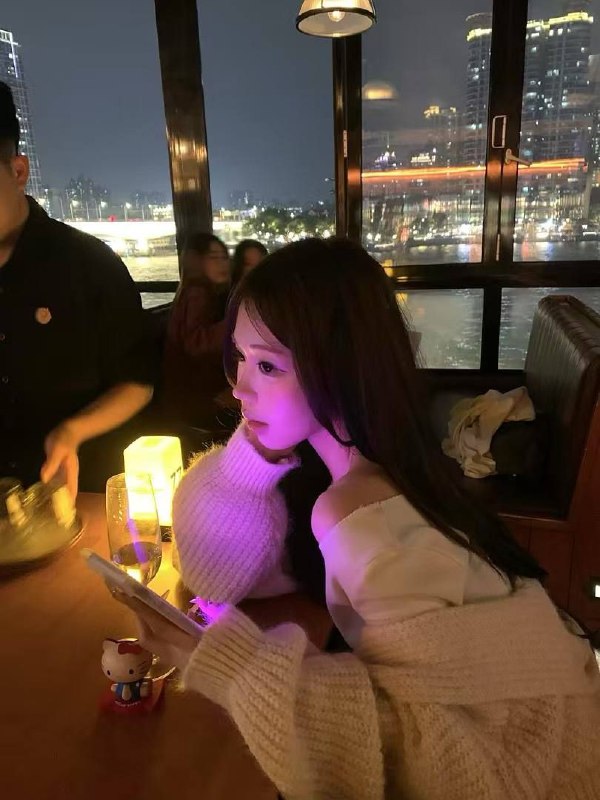 广州家茜茜⭐20岁，在校理工学院学生，有学生证，比较洋气，无丝毫风尘气，情绪输出C位👻⭐裸足163cm，🉑用尺量，🥢大长腿，完美腰臀比，腿控丝袜控男士福音，口🔥一流⭐全身零整，不烟不酒，，可69，可🐍，🈲WT，🈲药，🈲桩机，🈲外国人，接高素质课人喔Height:163cm    Weight:45kgBust:天然C        Age:20理工