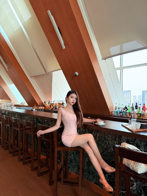 广州阿宝家金陵春极品❤️人，真实第一天下氵🦜质量短暂3开 真照• 𝐇𝐞𝐢𝐠𝐡𝐭身高/170•   𝐖𝐞𝐢𝐠𝐡𝐭体重/90• 𝐁𝐮𝐬𝐭胸围/ D             年龄04•⬆️⬇️粉嫩 私处紧致•🉑️6️⃣9️⃣🐍•  碧玺小宝贝 床下柔情似水 床上热情似🔥•  全身雪白！气质清纯，洋气网红类型•  高素养，有谈吐！ 温柔聪慧 。如果可以我想在最美好的年纪遇见你💞