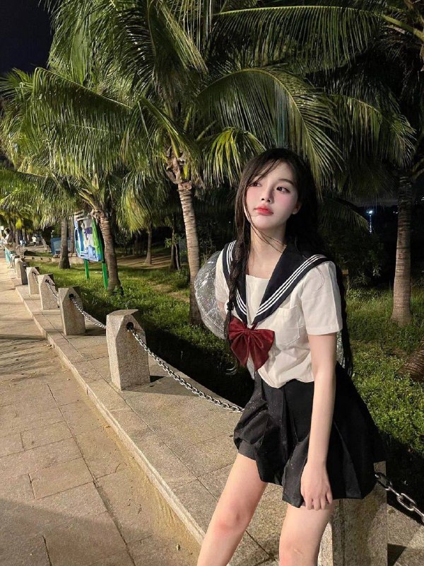 广州🌹硬5🦜首次下水05百幼醇鹦鹉🧱一一真实在校生，无不良嗜好 168c洗大🐻勿扰！三点真粉无纹身  超级可爱圆脸大眼 jk风 初恋女友脸硬5bxc好评