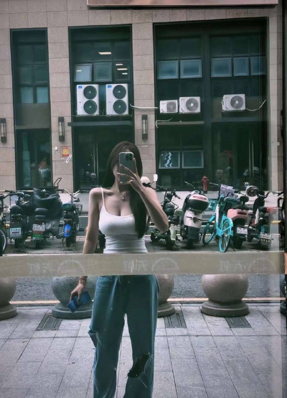 广州🏡KIVI高挑气质 兼职模特 可纯可御净身高173 可尺量 皮肤雪白透亮 肤如凝脂情绪价值拉满 温柔体贴无整妈生脸02年天然D＋胸型完美饱满挺拔不经常兼职 且约且珍惜🚫禁冒充 认准胸型 认准手链 认准冷白皮