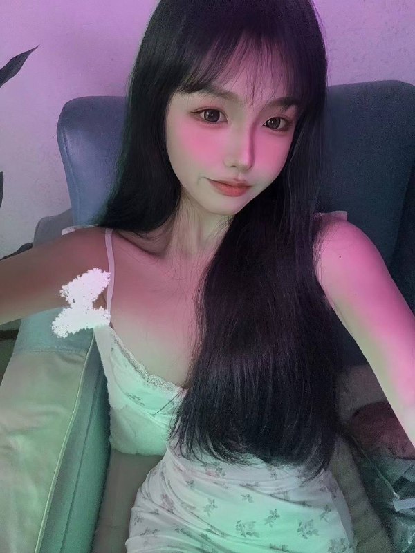 杨弈广州泡芙 华南师范在读 本地人 粤语频道纯欲天花板精致唯美  小蛮腰   魔鬼身材✨天生敏感体质 紧致粉嫩温柔恬静 可盐可甜身高/𝟏70cm🐻D体重/92斤 年龄/05