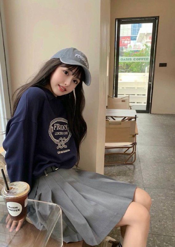 杨弈广州泡芙 华南师范在读 本地人 粤语频道纯欲天花板精致唯美  小蛮腰   魔鬼身材✨天生敏感体质 紧致粉嫩温柔恬静 可盐可甜身高/𝟏70cm🐻D体重/92斤 年龄/05