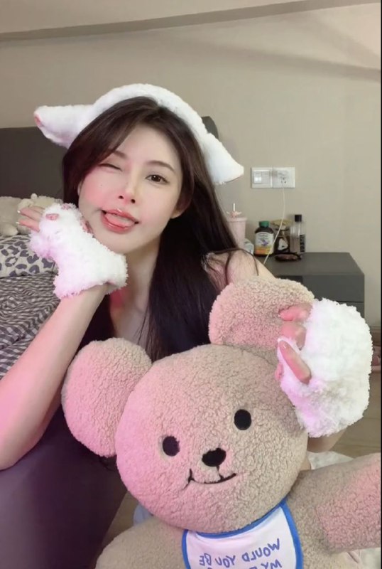 广州168w家3外5⬆️极品初恋女友首次兼职，只素质k不抽烟，不喝酒，不纹身03，168D真🐻马甲线全身雪白 无赘肉 无任何差距活波超爱笑    禁冒