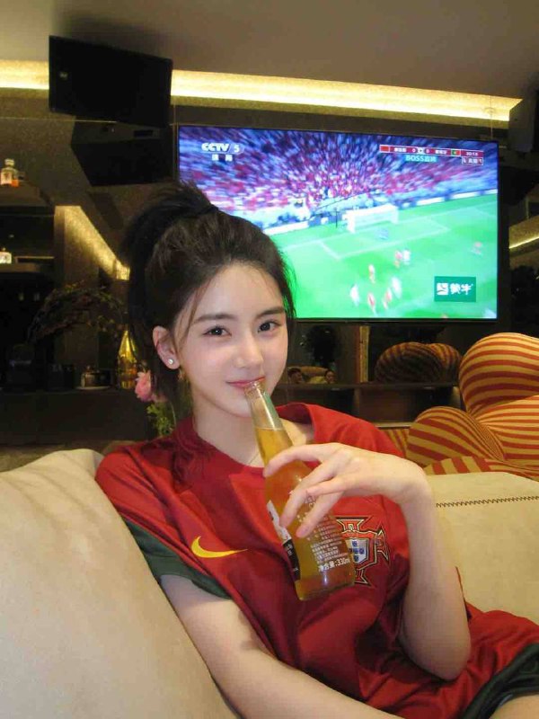 广州🏡小女友🦜03年~ 170C5⃣️⬆️新人甜美可人小仙女A 4腰 筷子腿，天然无整，真🐻36C配合高    前凸后翘 ，肤白嫩滑。在校生，短期兼职。遇见就是缘分硬5