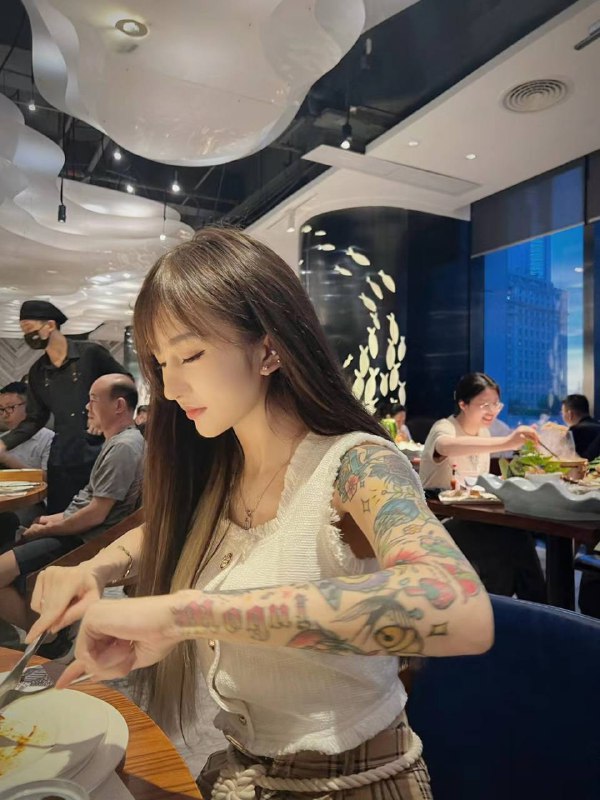 州❤️人初音🏠网红纹身师• 𝐇𝐞𝐢𝐠𝐡𝐭身高/176• 𝐖𝐞𝐢𝐠𝐡𝐭体重/47kg• 𝐁𝐮𝐬𝐭胸围/🐻D• 𝐀𝐠𝐞年龄/ 02🌟上得了厅堂，下得了书房🌟可动可静🌸可柔可狂🌸耐心有素🌟穿衣大牌，大长腿 马甲线 高级脸 大眼睛🌟不作不事，支持各种验证