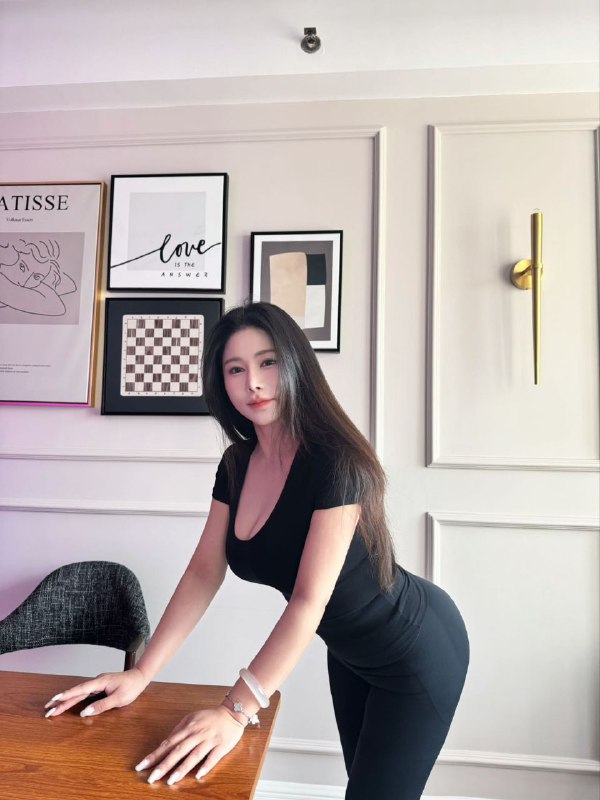 广州家极品大🐻⭕外好友兼职  臀围106• 𝐇𝐞𝐢𝐠𝐡𝐭身高：168• 𝐁𝐮𝐬𝐭胸围：G• 𝐀𝐠𝐞年龄：02•魔鬼身材，丰满巨乳翘臀 喜瘦勿扰 前凸后翘  皮肤超级白身体柔软，书香世家  只接素质课大屁股