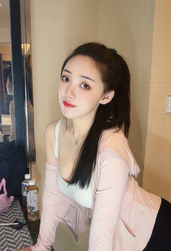 广州阿宝🏠知心姐姐罗拉36E知心大姐姐🍑臀 喜瘦勿扰純中帶慾 翹臀美胸 知心大姐姐诱惑蜜桃臀 36E绝顶真胸性感御姐音 来势汹汹 欲罢不能良家少婦欲求不滿 探索新世界168Cm_97年_49kg_36E+高情商 性格温柔内里火热爱好各种角色扮演（女仆护士秘书 老师）互动技术100% 解锁各种新姿势胸控 臀控大满足🉑69蛇纹双飞罗拉