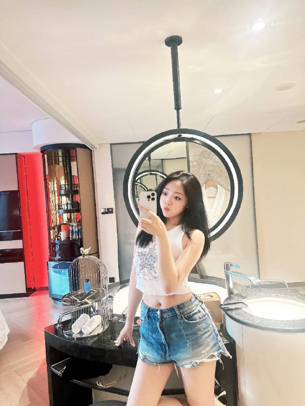 广州阿宝🏠知心姐姐罗拉36E知心大姐姐🍑臀 喜瘦勿扰純中帶慾 翹臀美胸 知心大姐姐诱惑蜜桃臀 36E绝顶真胸性感御姐音 来势汹汹 欲罢不能良家少婦欲求不滿 探索新世界168Cm_97年_49kg_36E+高情商 性格温柔内里火热爱好各种角色扮演（女仆护士秘书 老师）互动技术100% 解锁各种新姿势胸控 臀控大满足🉑69蛇纹双飞罗拉